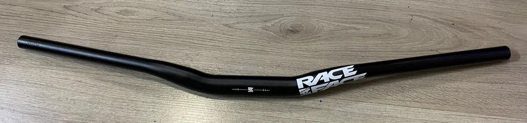 Race face RACE FACE 31.8 740MM ALÜMİNYUM GİDON