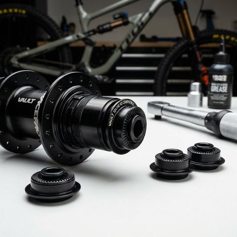 Race Face Race Face Vault End Cap Endkappen Kit 10x135 QR, schwarz - präzise Umrüstlösung für Hinterradnaben