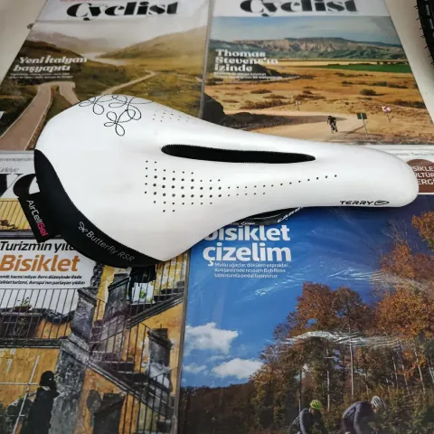 Terry TERRY BUTTERFLY RSR AIRCELLGEL KARBON RAYLI BİSİKLET SELESİ BEYAZ SİYAH