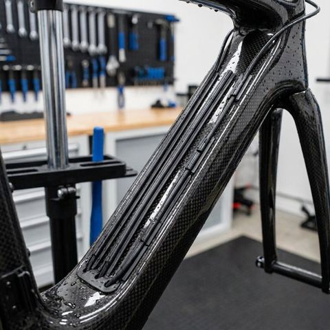 Shimano SHIMANO KABELABDECKUNG RAHMEN SCHWARZ Kabelgehäuse Di2, SCHWARZ