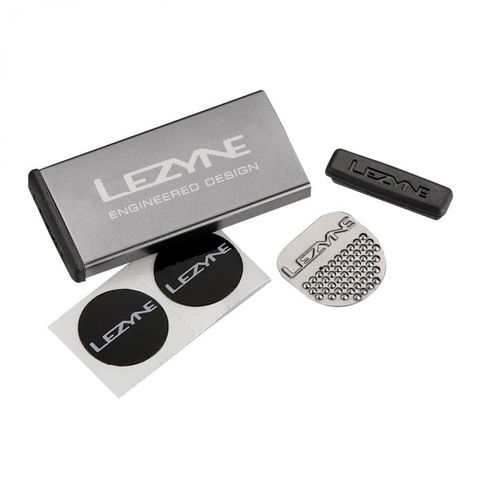 Lezyne Lezyne Reparaturset METAL Kit Alu 6 Schlauchflicken 1 Anrauher seitliche Öffnung hellgrau