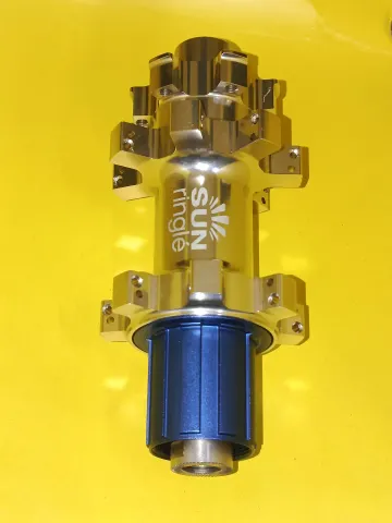 Sunringle SUNRİNGLE 28 DELİKLİ ARKA DİSK+V FREN UYUMLU SOKMA MİL GÖBEK 150MM-12MM