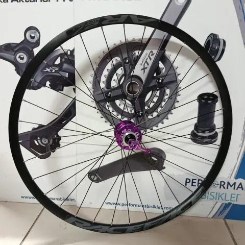Race Face RACEFACE R27 JANT 27,5 PASAK GÖBEK RENK MOR  DİSK ARKA JANT