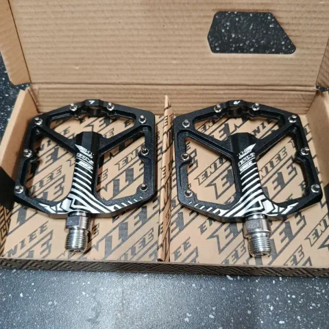 Enlee ENLEE ÇİVİLİ SİYAH PEDAL RULMANLI ALUMINYUM 